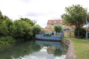 la terrasse du vivier sur la rivière