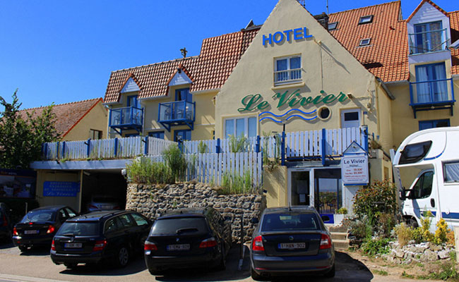 les chambres sont de l'autre coté de la maison  très calmes...............vue sur la mer et les côtes anglaises